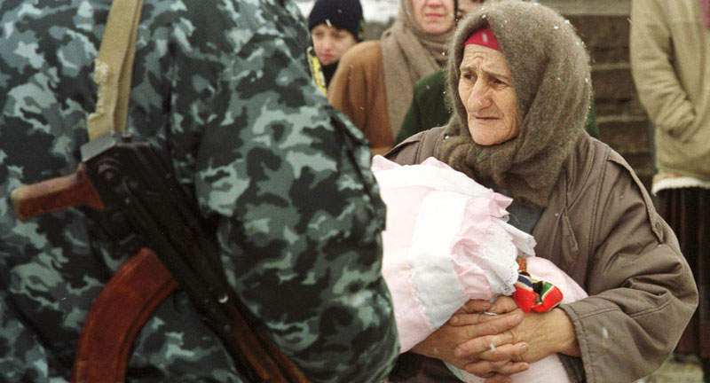 Беженка из Чечни, сбежавшая в Ингушетию в январе 2000 года. Фото: REUTERS/Gleb Garanich