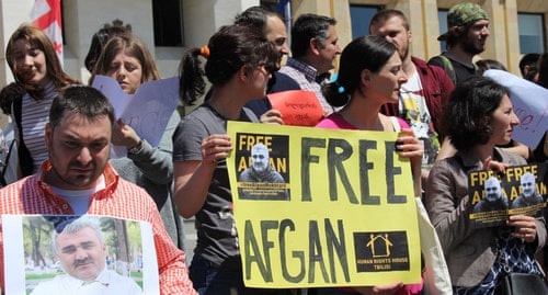 Жители Тбилиси требовали от властей Азербайджана освободить Афгана Мухтарлы. Фото Инны Кукуджановой для «Кавказского узла»