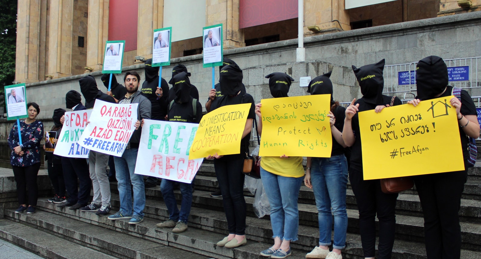 Участники акции в поддержку Мухтарлы. Фото Инны Кукуджановой для «Кавказского узла»