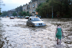 Последствия ливня в Астрахани в июне 2008 года. Фото с сайта www.rg.ru