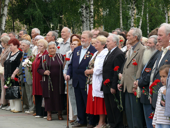 А их, ветеранов, всё меньше и меньше становится...
