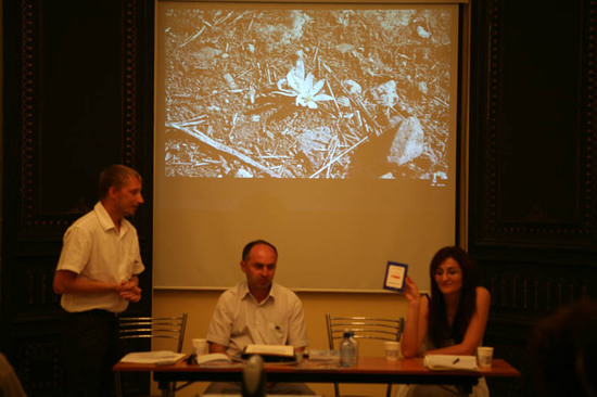 Преемственность поколений - Анна Гиваргизян представляет сборник стихотворений отца Ашота &ndash; члена Соза писателей и журналистов СССР Эрнеста Бегларяна.