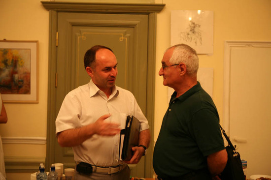 Обсуждение после встречи: Ашот Бегларян и редактор журнала &laquo;Кавказский эксперт&raquo; для депутатов Госдумы РФ Энвер Кисриев.