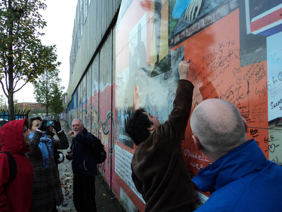 Юра зафиксировал своё присутствие в Бефасте написав на стене...