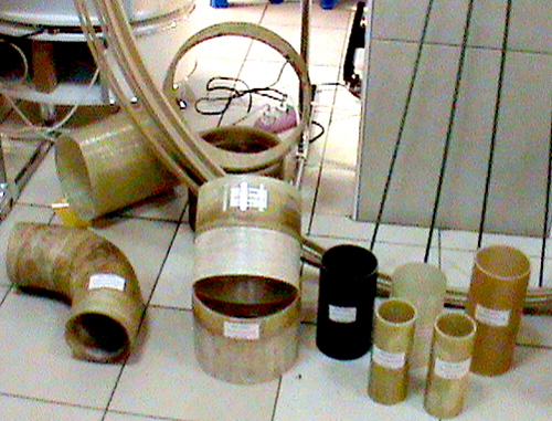 II Северокавказский инновационный форум и венчурная  выставка-ярмарка  инновационной продукции в Нальчике, КБР, 6 декабря 2011 г. Полимерно-армированные трубы для прокладки наземных и подземных трубопроводов различного назначения, произведенные Нальчикским заводом композитных материалов, входящим в состав предприятий «Технопарка». Фото Луизы Оразаевой для "Кавказского узла"