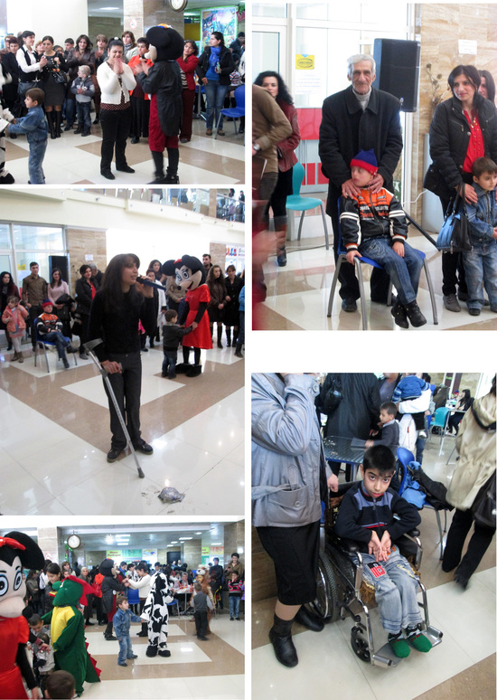 Концерт для детей-инвалидов. На втором фото слева поёт Нарине Микаелян, правое верхнее фото - наш Друг Рома привёл своего внука Гарика... Концерт для детей-инвалидов. На втором фото слева поёт Нарине Микаелян, правое верхнее фото - наш Друг Рома привёл своего внука Гарика...