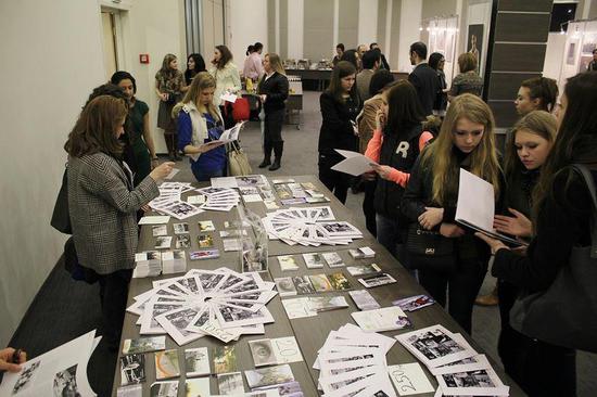 Фотовыставка работ Смбата Мелконяна. Подготовленные буклеты к выставке.