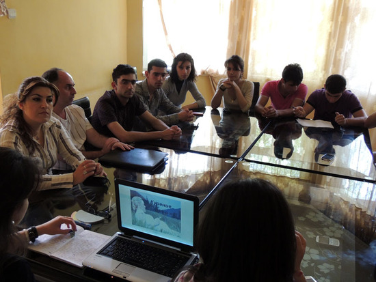 Весь материал организаторы собрали на ноутбук... Весь материал организаторы собрали на ноутбук...