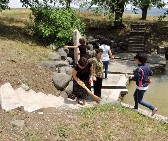 Конец мероприятия - нужно подмести, чтобы было чисто. Конец мероприятия - нужно подмести, чтобы было чисто.