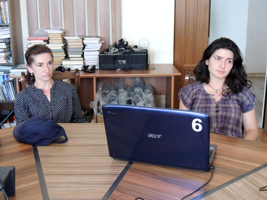 Слева на право: Гаяне и Мариам. Слева на право: Гаяне и Мариам.