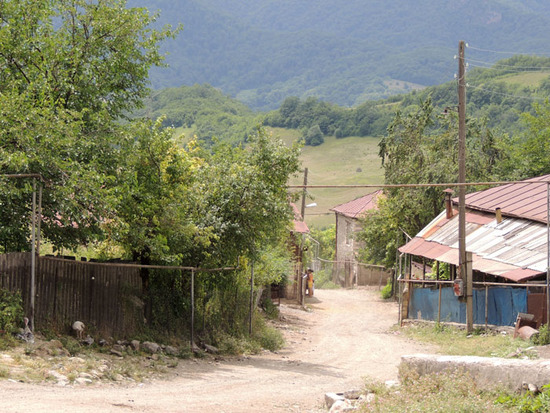 Одна из улиц села. Одна из улиц села.