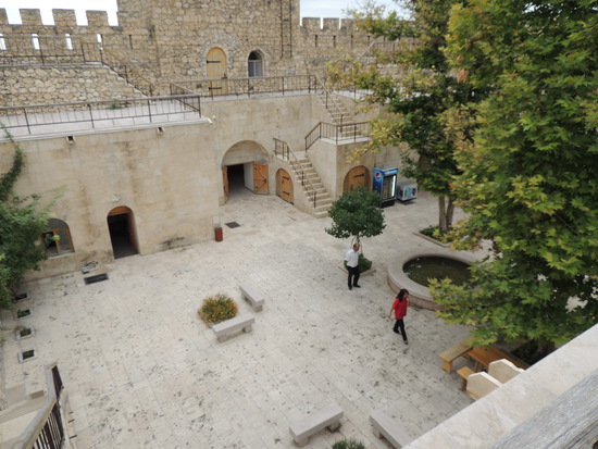 Внутренний двор Тигранакерта.