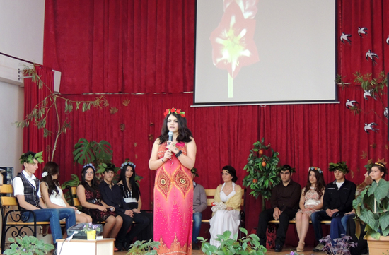 Лиана Мкртчян, ученица 12-б класса декламирует стихи Брюсова. Лиана Мкртчян, ученица 12-б класса декламирует стихи Брюсова.