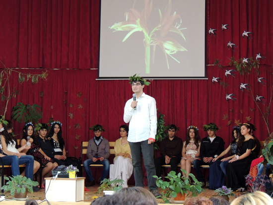 Нарек Мирзоян, ученик 12-б класса декламирует стихи Брюсова. Нарек Мирзоян, ученик 12-б класса декламирует стихи Брюсова.