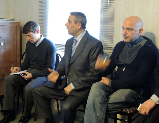 Крайний слева помощник американского сопредседателя Джефри Холс Выступает Масис Маилян (в середине), председатель Общественного Совета по внешней политике и безопасности НКР. Крайний слева помощник американского сопредседателя Джефри Холс Выступает Масис Маилян (в середине), председатель Общественного Совета по внешней политике и безопасности НКР.