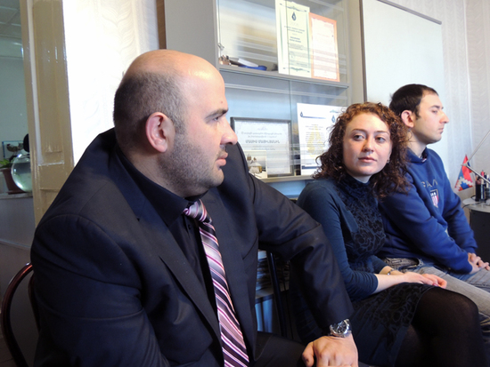 Слева на право: председатель YMCA в НКР Давид Мелкумян, менеджер проктов Европейское движение в Арцахе Диана Мовсесян и политический аналитик Тигран Григорян Слева на право: председатель YMCA в НКР Давид Мелкумян, менеджер проктов Европейское движение в Арцахе Диана Мовсесян и политический аналитик Тигран Григорян