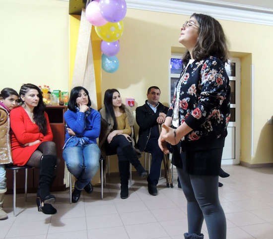 Лаура исполняет песнь Лаура исполняет песнь