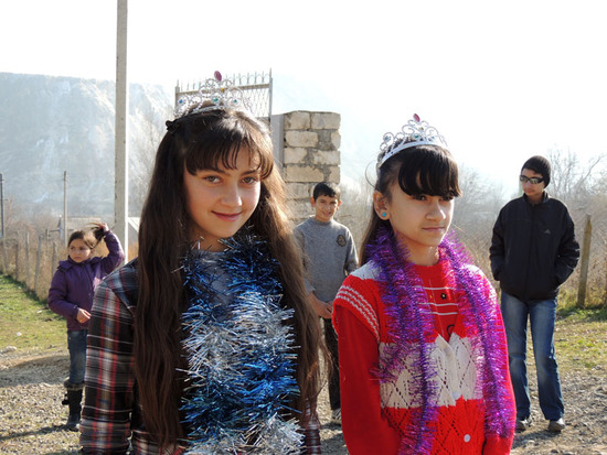 Девочки готовы к выступлению. Девочки готовы к выступлению.