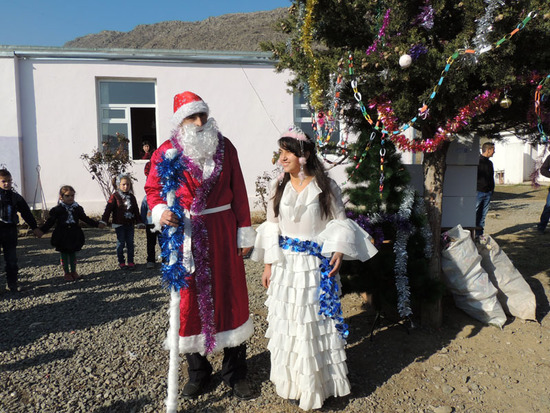 Ну, а потом, появилась на горизонте Симпатяшка-Малышка-Снегурочка! :-) Ну, а потом, появилась на горизонте Симпатяшка-Малышка-Снегурочка! :-)
