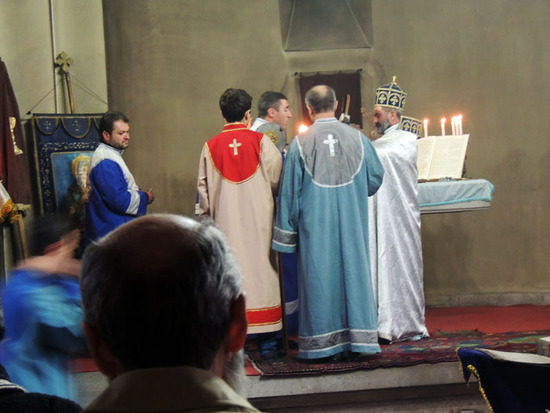 Идёт служба... Идёт служба...