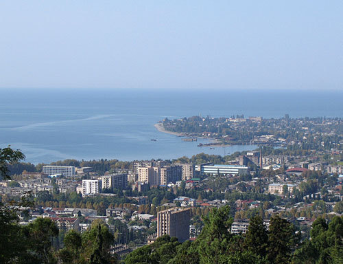 Абхазия, обзор с Сухумской горы на Сухум. Фото с сайта www.panoramio.com/photo/6980722 Абхазия, обзор с Сухумской горы на Сухум. Фото с сайта www.panoramio.com/photo/6980722