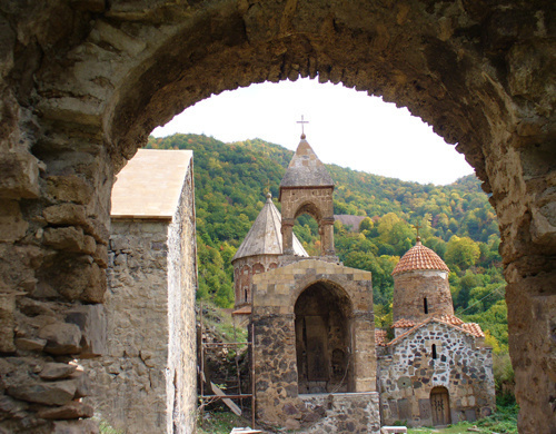 Монастырь Дадиванк. XIII в. Нагорный Карабах, 2008 г. Фото: D'Arahchjan, сommons.wikimedia.org