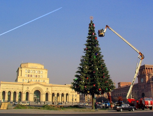 Главная елка на площади в Ереване. Фото с сайта club.foto.ru