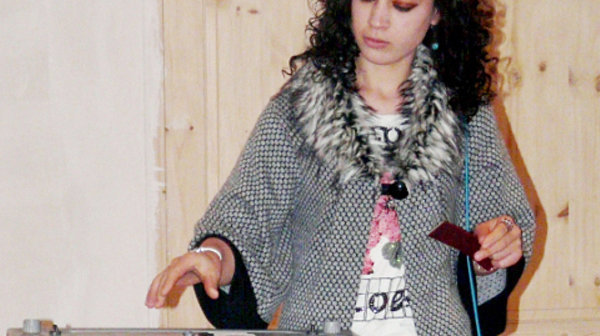 Голосование во втором туре выборов президента Южной Осетии на участке №9 в Цхинвале. 8 апреля 2012 г. Фото Марии Котаевой для "Кавказского узла"