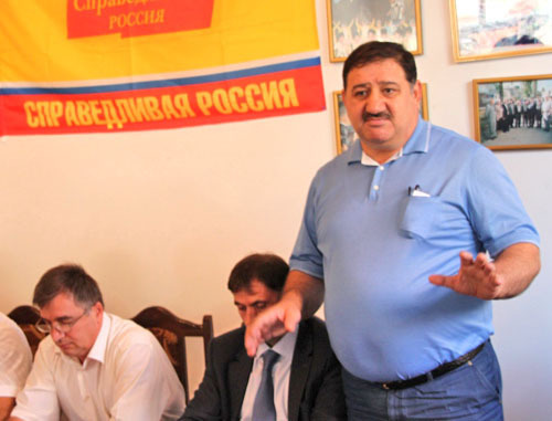 Муртузали Муртузалиев во время конференция регионального отделения партии "Справедливая Россия". Махачкала, 2 июня 2012 г. Фото
Магомеда Ахмедова для "Кавказского узла" Муртузали Муртузалиев во время конференция регионального отделения партии "Справедливая Россия". Махачкала, 2 июня 2012 г. Фото
Магомеда Ахмедова для "Кавказского узла"
