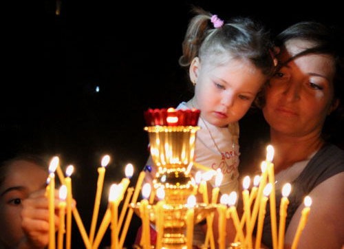 Акция "Свеча памяти", посвященная четвертой годовщине конфликта в Южной Осетии прошла во Владикавказе. Северная Осетия, 8 августа 2012 г. Фото Эммы Марзоевой для "Кавказского узла" Акция "Свеча памяти", посвященная четвертой годовщине конфликта в Южной Осетии прошла во Владикавказе. Северная Осетия, 8 августа 2012 г. Фото Эммы Марзоевой для "Кавказского узла"