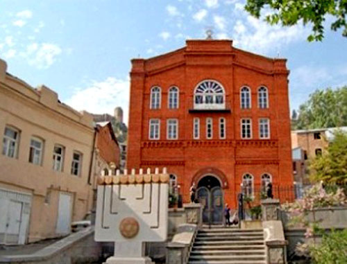 Одна из действующих синагог в Тбилиси. Построена в конце XIX века. Фото http://www.tbilisi.gov.ge Одна из действующих синагог в Тбилиси. Построена в конце XIX века. Фото http://www.tbilisi.gov.ge