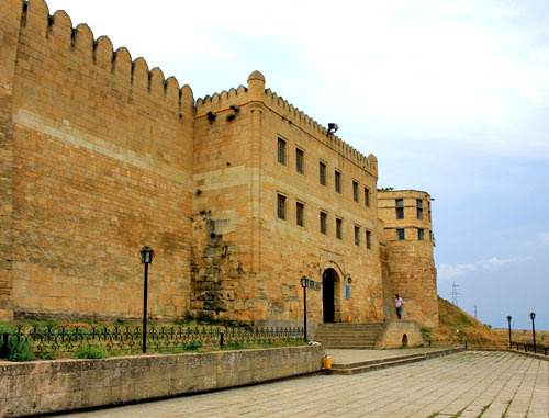 Цитадель "Нарын-Кала". Фото Tikilo90, http://commons.wikimedia.org Цитадель "Нарын-Кала". Фото Tikilo90, http://commons.wikimedia.org
