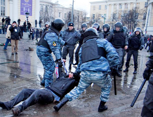 Беспорядки на Манежной площади. Москва, 11 декабря 2010 г. Фото: Yuri Timofeyev (RFE/RL) Беспорядки на Манежной площади. Москва, 11 декабря 2010 г. Фото: Yuri Timofeyev (RFE/RL)