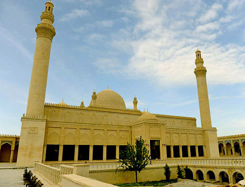 Джума-мечеть VIII века в Шемахе, Азербайджан. Фото: Urek Meniashvili, http://ru.wikipedia.org/ Джума-мечеть VIII века в Шемахе, Азербайджан. Фото: Urek Meniashvili, http://ru.wikipedia.org/