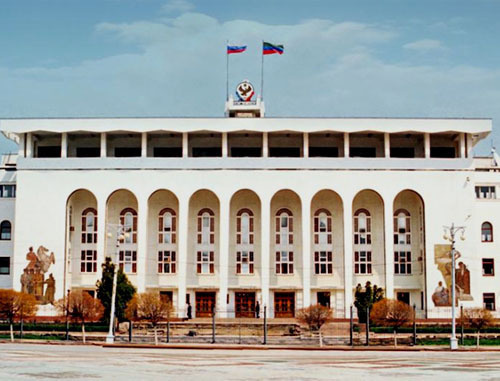 Здание правительства Республики Дагестан. Фото: АбуУбайда, http://commons.wikimedia.org/