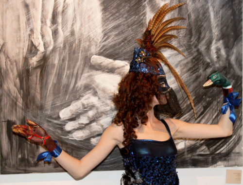 Майкоп, Музей искусств народов Востока, 18 сентября 2013 года. Вернисаж выставки "Рука в искусстве" в проекте 
"Воображаемый музей Михаила Шемякина". Фото Николая Гнедова