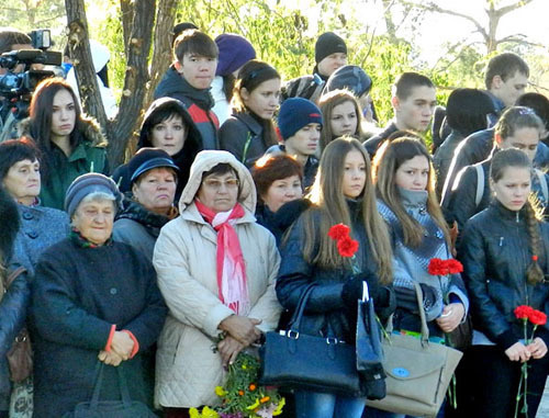 Похороны жертв теракта. Волгоград, 24 октября 2013 г. Фото Татьяны Филимоновой для "Кавказского узла" Похороны жертв теракта. Волгоград, 24 октября 2013 г. Фото Татьяны Филимоновой для "Кавказского узла"