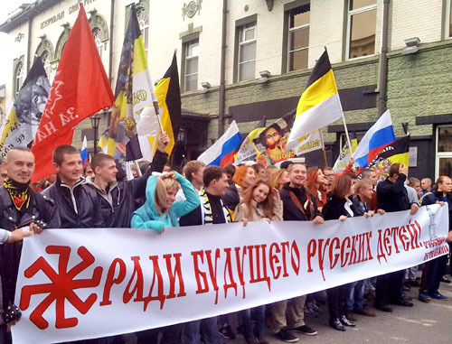 Участники акции "Русский марш". Астрахань, 4 ноября 2013 г. Фото Елены Гребенюк для "Кавказского узла" Участники акции "Русский марш". Астрахань, 4 ноября 2013 г. Фото Елены Гребенюк для "Кавказского узла"