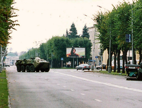 Нальчик, проспект Ленина, после нападения боевиков на город. 13 октября 2005 года. Фото: журнал "Архивы и общество", http://archivesjournal.ru Нальчик, проспект Ленина, после нападения боевиков на город. 13 октября 2005 года. Фото: журнал "Архивы и общество", http://archivesjournal.ru