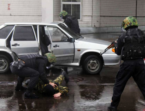 Учения на базе ЦСН ГУ МВД России по г. Москве - задержание вооруженых преступников. 2013 г. Фото: Отдел информации и общественных связей ЦСН ГУ МВД России по г. Москве, petrovka38.ru Учения на базе ЦСН ГУ МВД России по г. Москве - задержание вооруженых преступников. 2013 г. Фото: Отдел информации и общественных связей ЦСН ГУ МВД России по г. Москве, petrovka38.ru
