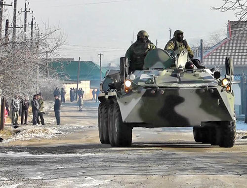 Спецоперация в городе Чегем в Кабардино-Балкарии. 30 декабря 2013 г. Фото Людмилы Маратовой для "Кавказского узла" Спецоперация в городе Чегем в Кабардино-Балкарии. 30 декабря 2013 г. Фото Людмилы Маратовой для "Кавказского узла"