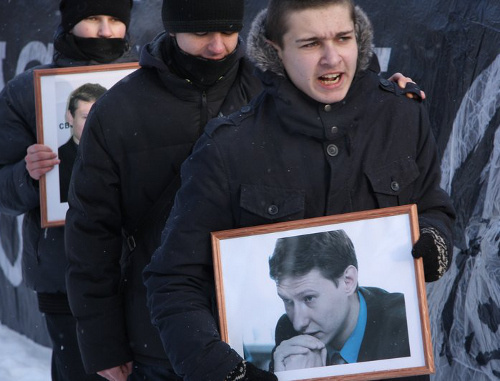 Участники шествия в память об адвокате Станиславе Маркелове и журналистке Анастасии Бабуровой. Москва, 19 января 2013 г. Фото: http://anatrrra.livejournal.com Участники шествия в память об адвокате Станиславе Маркелове и журналистке Анастасии Бабуровой. Москва, 19 января 2013 г. Фото: http://anatrrra.livejournal.com
