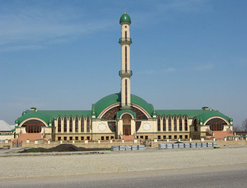 Мечеть в селе Алхан-юрт Урусмартановского района Чечни. Фото http://www.chechen.org/ Мечеть в селе Алхан-юрт Урусмартановского района Чечни. Фото http://www.chechen.org/