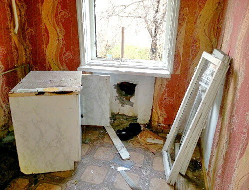 Снос двухэтажного дома по улице Рабочей до выселения постояльцев. На снимке: одна из квартир в доме. Ингушетия, 20 ноября 2013 г. Фото предоставлено жителями сносимых домов Снос двухэтажного дома по улице Рабочей до выселения постояльцев. На снимке: одна из квартир в доме. Ингушетия, 20 ноября 2013 г. Фото предоставлено жителями сносимых домов