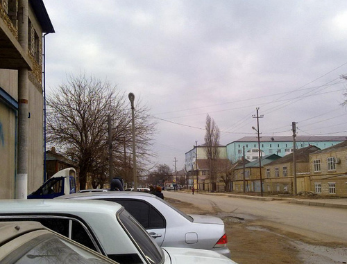Улица в Избербаше, Дагестан. Фото Магарама Алиева, http://www.odnoselchane.ru