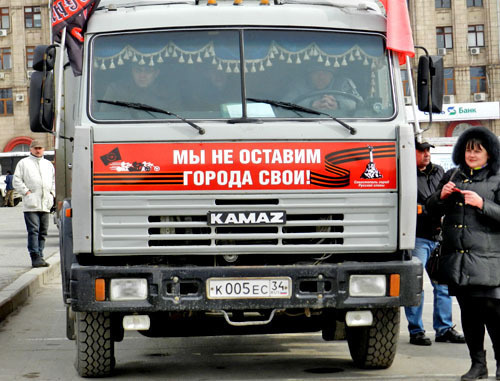 Фура с гуманитарной помощью, перед отправкой в Севастополь. Волгоград, 9 марта 2014 г. Фото Татьяны Филимоновой для "Кавказского узла" Фура с гуманитарной помощью, перед отправкой в Севастополь. Волгоград, 9 марта 2014 г. Фото Татьяны Филимоновой для "Кавказского узла"
