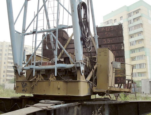 Ходовая часть башенного крана с механизмом поворота. Фото: Sskz, http://ru.wikipedia.org Ходовая часть башенного крана с механизмом поворота. Фото: Sskz, http://ru.wikipedia.org