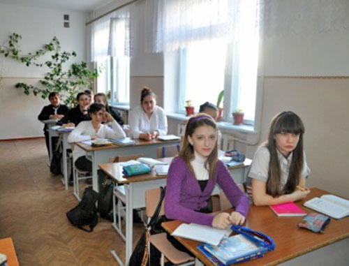 Во время урока в школе №28. КБР, Нальчик. Фото: официальный сайт МКОУ "СОШ №28" г. Нальчик http://sosh28nalchik.ucoz.ru/ Во время урока в школе №28. КБР, Нальчик. Фото: официальный сайт МКОУ "СОШ №28" г. Нальчик http://sosh28nalchik.ucoz.ru/