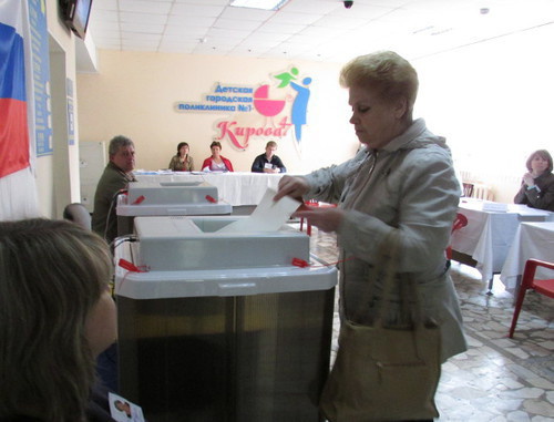 Астрахань, Кировский район, 27 апреля 2014 г. Голосование на выборах в городскую думу по окружному избирательному округу №2. Фото Вячеслава Ященко для "Кавказского узла"