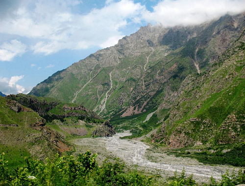 Дарьяльское ущелье в Грузии. Фото: G.N., commons.wikimedia.org, CC BY-SA 3.0 Дарьяльское ущелье в Грузии. Фото: G.N., commons.wikimedia.org, CC BY-SA 3.0